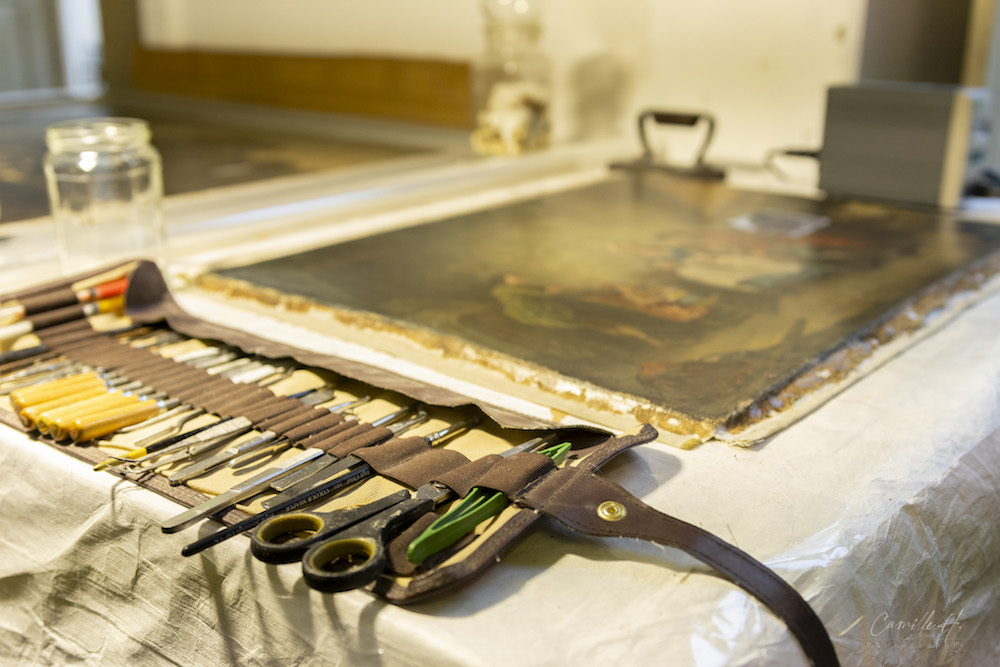 Atelier ronjon restaurateur de tableaux Montélimar, Viviers pinceau