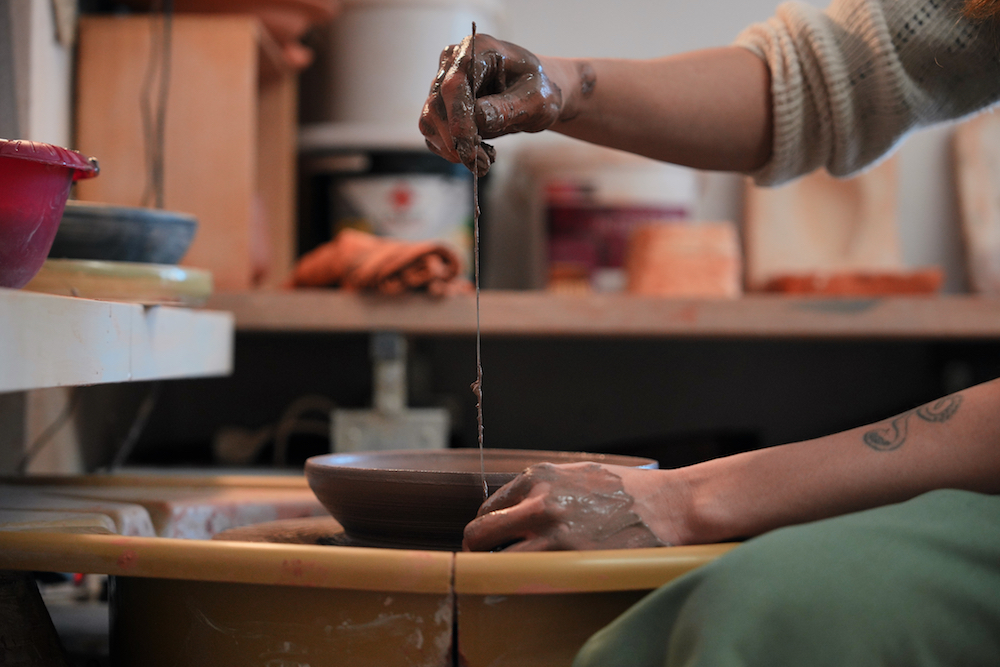 L'atelier Suzant Ceramics Céramiste à Toulon, au Revest-les-Eaux main
